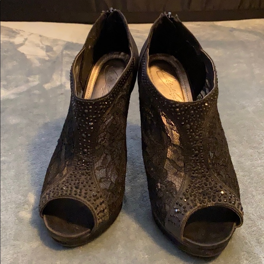 🌟 3 for $10! 
Black Lace Heels (Worn once to Prom